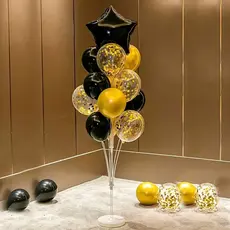 Accessoires de fête utilisés devant la borne photo